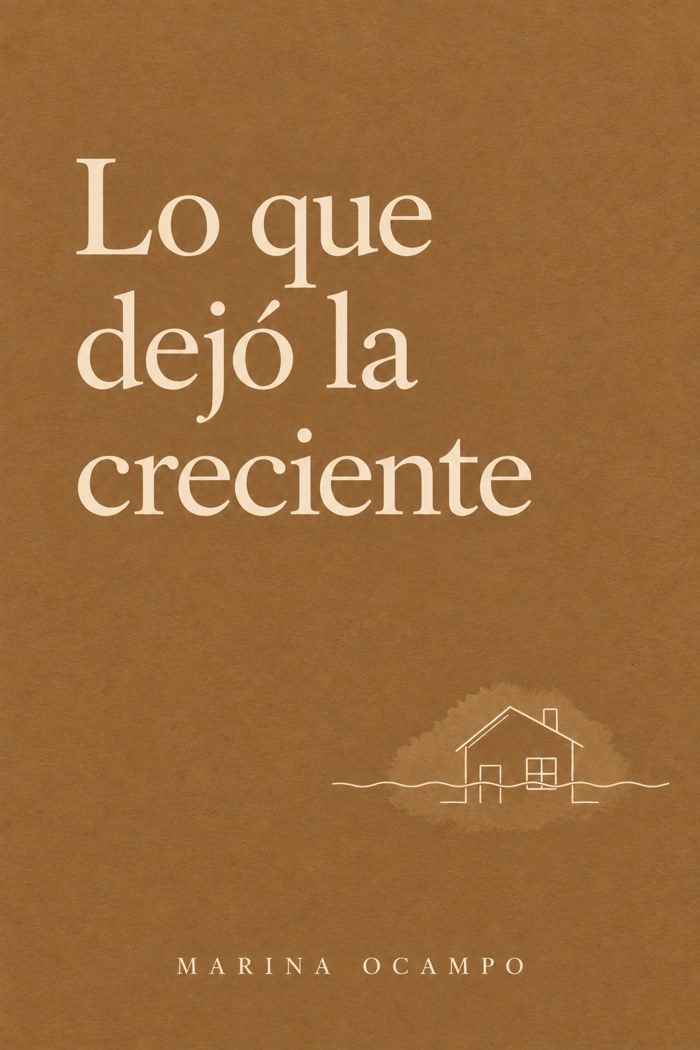 Tapa de Lo que dejó la creciente: fondo ocre, título en serif crema y una casita sobre la línea del agua